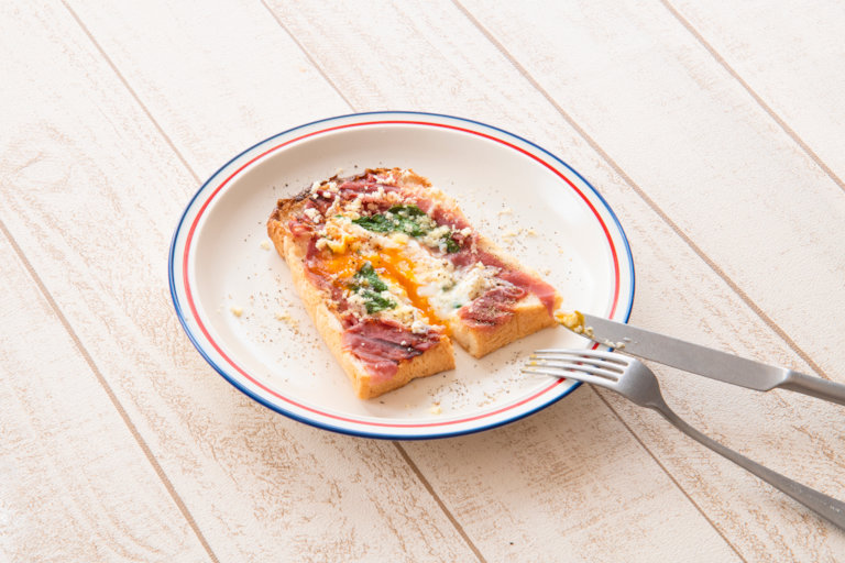 レシピ「カルボナーラオープンサンド」の写真2