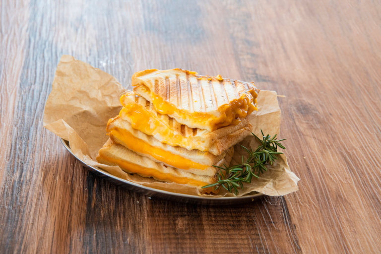 レシピ「チーズメルトサンド」の写真2